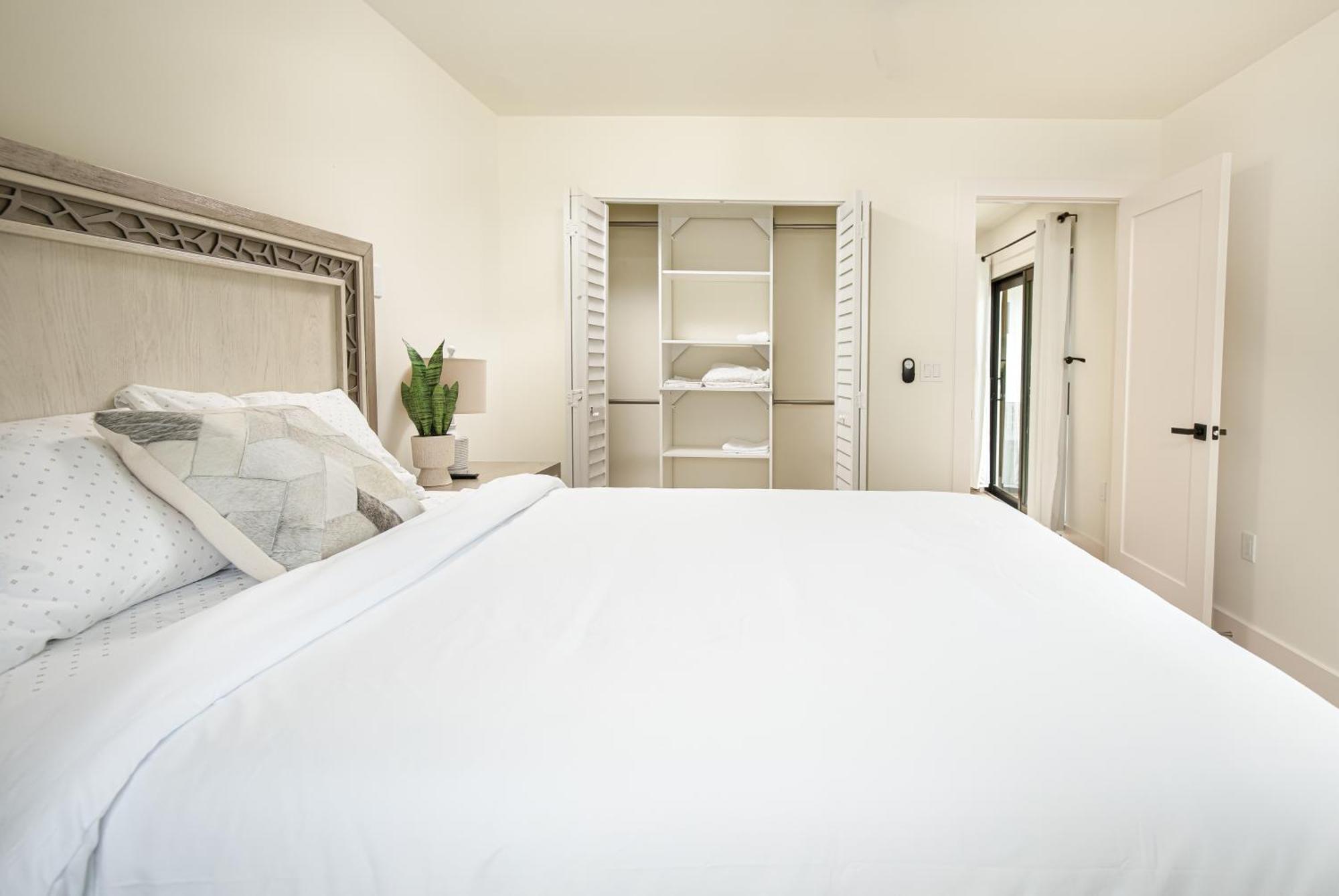 Black Vanilla - Stylish Symphony 3Miles Downtown Naples Luaran gambar