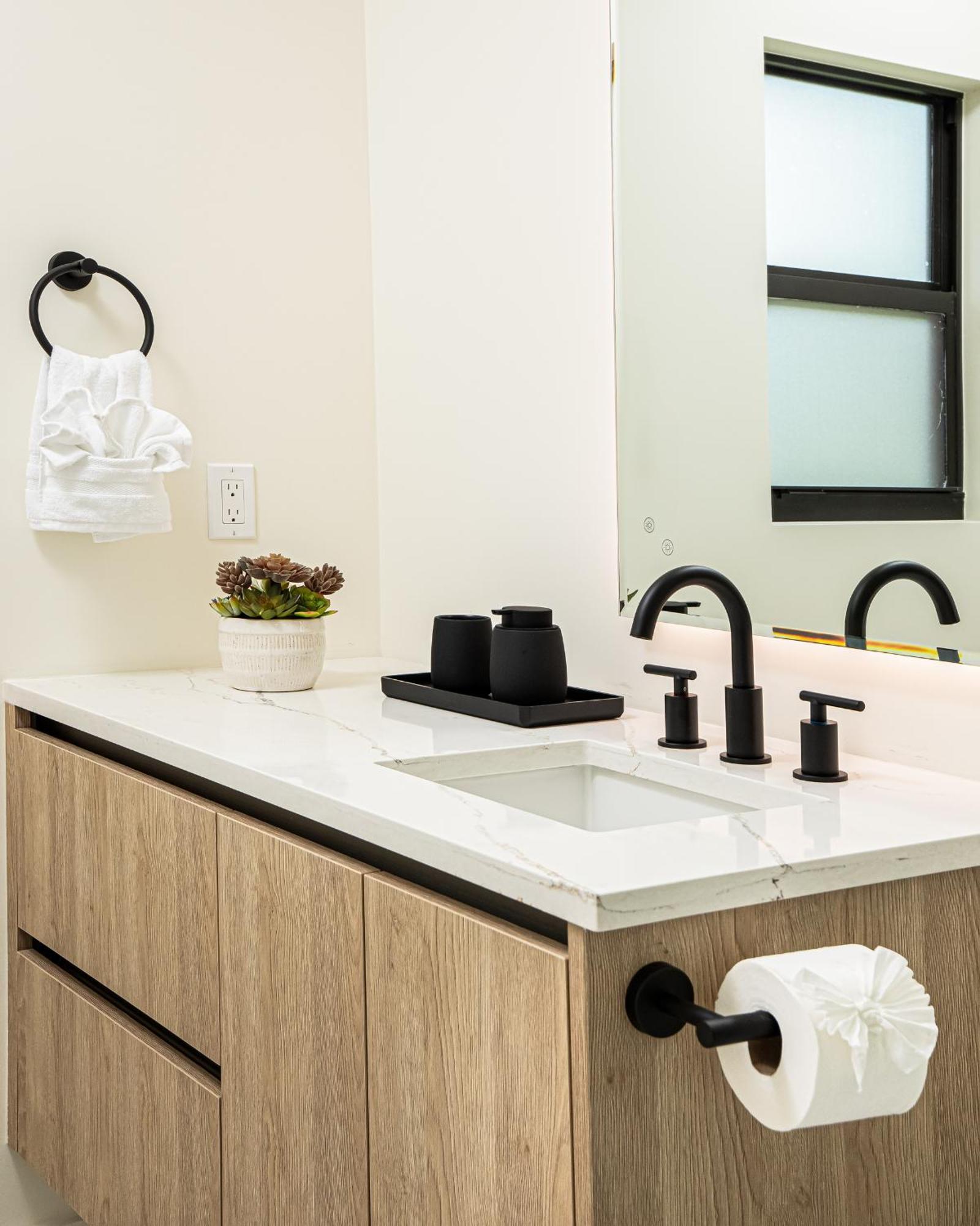 Black Vanilla - Stylish Symphony 3Miles Downtown Naples Luaran gambar